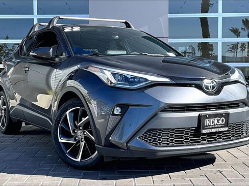 Used 2022 Toyota C-HR XLE image 3