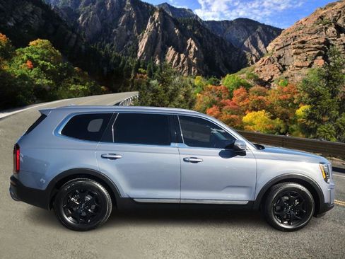 Used 2022 Kia Telluride EX w/ Towing Package image 2