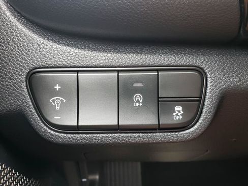 Used 2025 Kia Seltos S AWD/4WD image 29