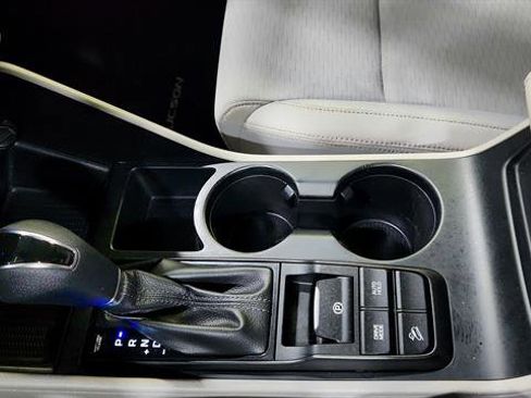Used 2019 Hyundai Tucson SE image 15