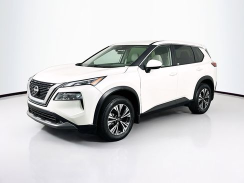 Used 2023 Nissan Rogue SV image 3