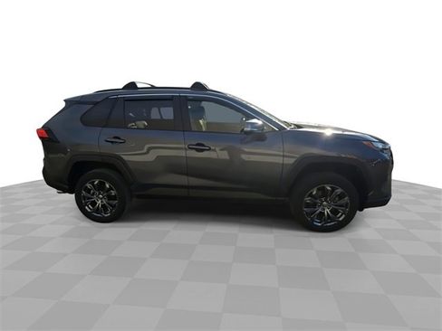 Used 2023 Toyota RAV4 XLE Premium image 9