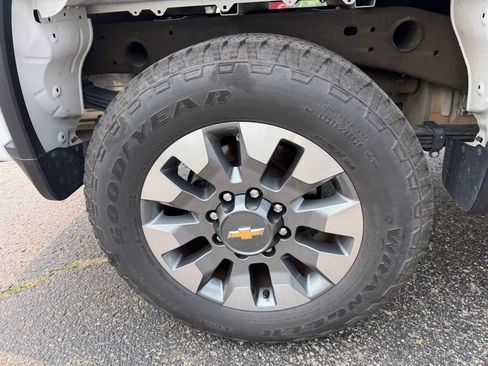 Used 2025 Chevrolet Silverado 2500 Custom w/ Custom Convenience Package AWD/4WD image 31