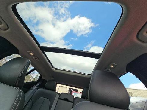 Used 2025 Volvo XC40 B5 Plus AWD/4WD image 8