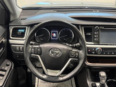 Used 2019 Toyota Highlander XLE image 29