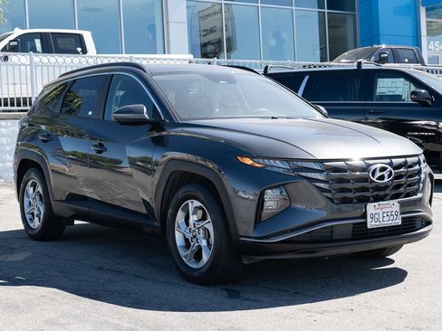 Used 2023 Hyundai Tucson SEL FWD image 2