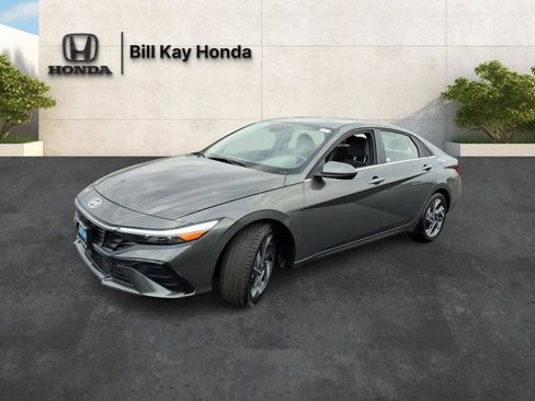 Used 2025 Hyundai Elantra SEL image 8