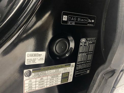 Used 2022 Land Rover Range Rover Velar R-Dynamic S image 31