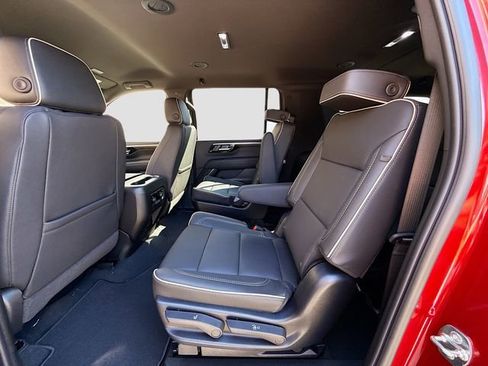 New 2025 Chevrolet Suburban Premier image 26