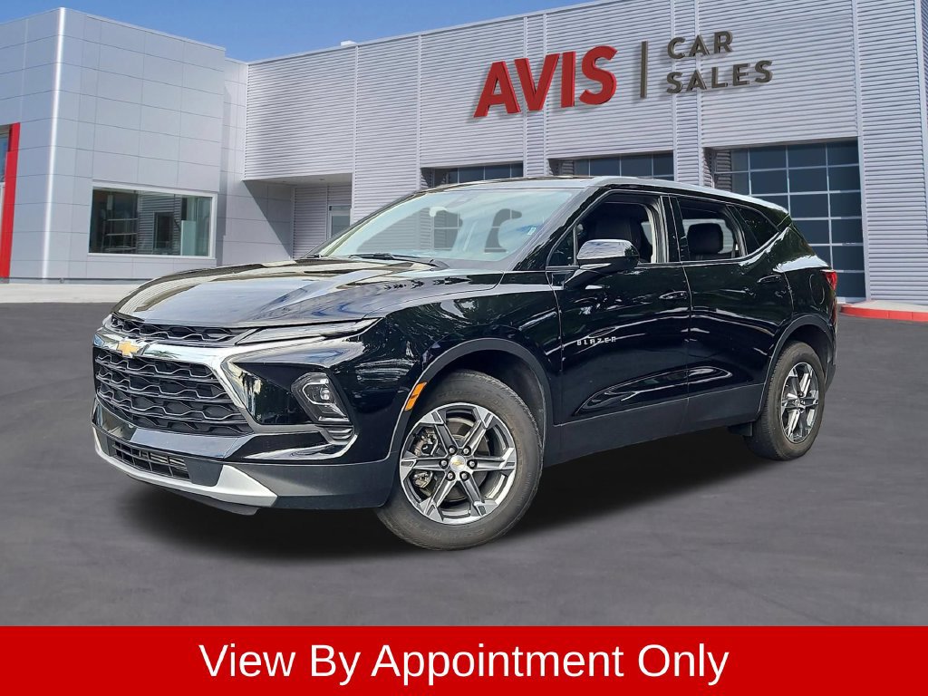Used 2025 Chevrolet Blazer LT FWD image 1