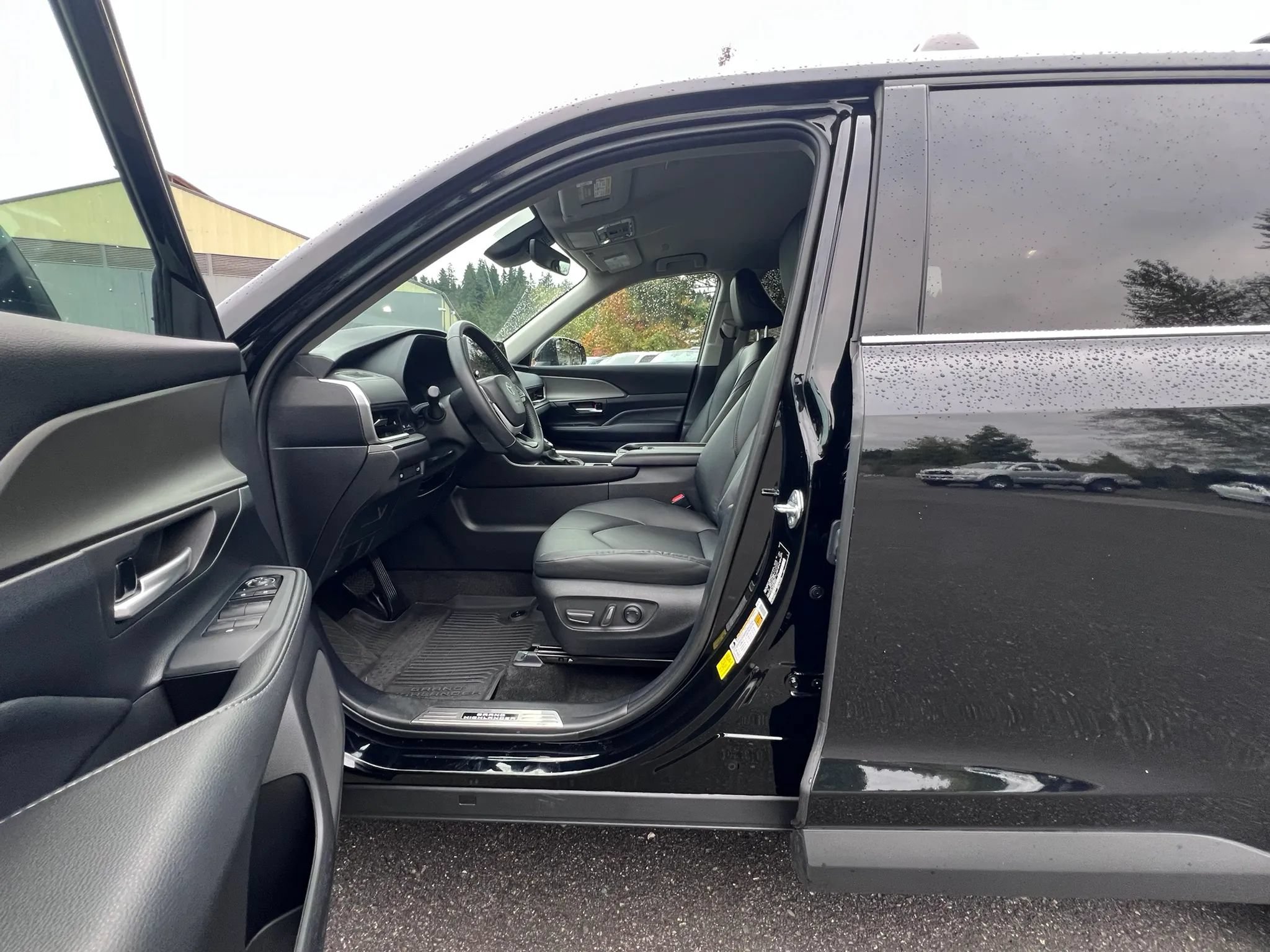Used 2024 Toyota Grand Highlander AWD Hybrid image 13