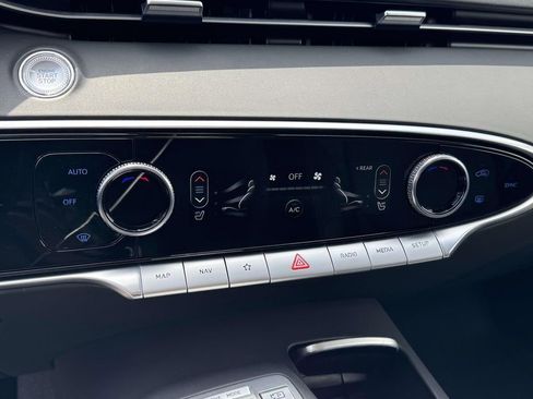 Certified 2025 Genesis GV70 2.5T AWD/4WD image 26
