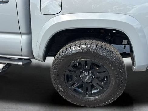 Used 2021 Toyota Tacoma SR5 AWD/4WD image 33