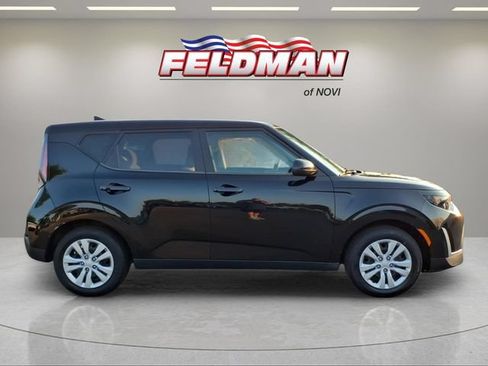 Used 2023 Kia Soul LX FWD image 7