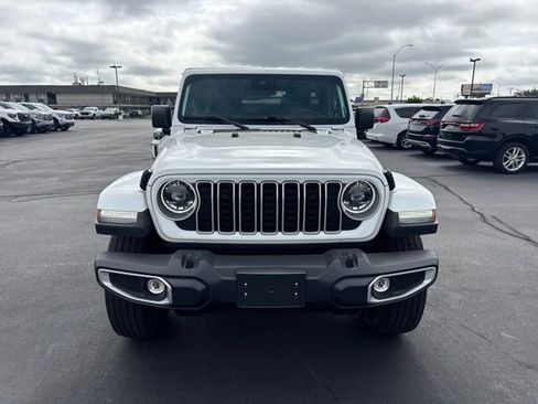Used 2025 Jeep Wrangler Unlimited Sahara AWD/4WD image 9