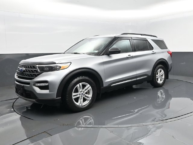 Used 2020 Ford Explorer XLT w/ Equipment Group 202A AWD/4WD image 2
