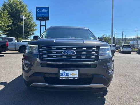 Used 2017 Ford Explorer XLT w/ Equipment Group 202A AWD/4WD image 8