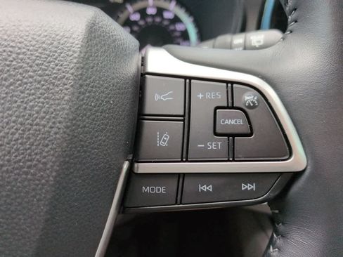 Used 2025 Toyota Highlander LE FWD image 24