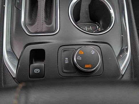 Used 2020 Chevrolet Traverse LT image 28