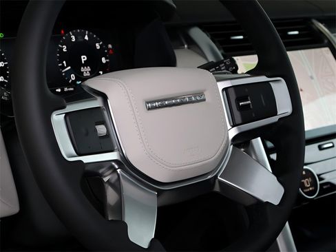 New 2025 Land Rover Discovery Metropolitan Edition image 41