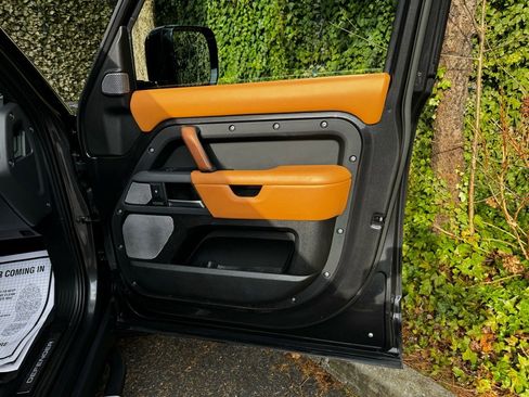 Used 2023 Land Rover Defender 130 X image 25