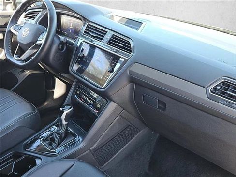 Used 2024 Volkswagen Tiguan SE image 21