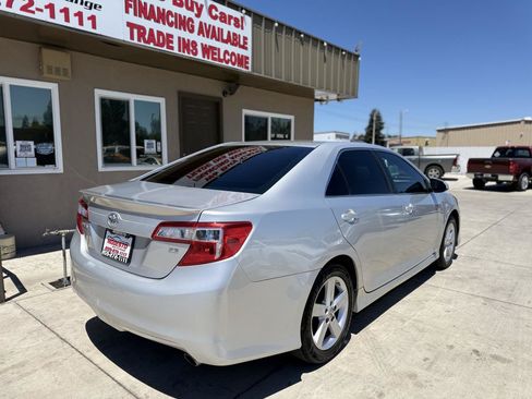 Used 2014 Toyota Camry SE FWD image 3