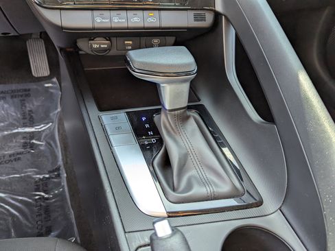 Used 2024 Hyundai Elantra SEL image 22