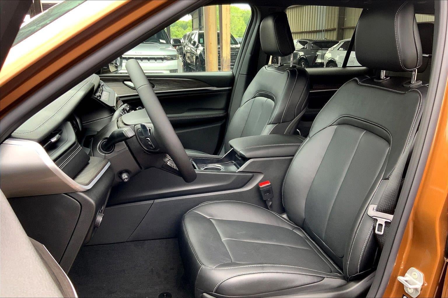 New 2026 Jeep Grand Cherokee Limited AWD/4WD image 8