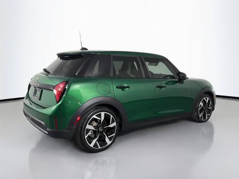 Used 2025 MINI Cooper 4-Door Hardtop FWD image 5