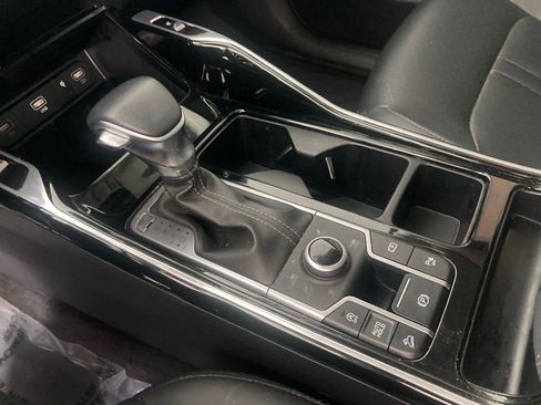 Used 2023 Kia Sorento SX image 9