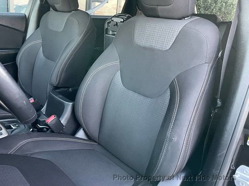 Used 2015 Jeep Cherokee Latitude image 14