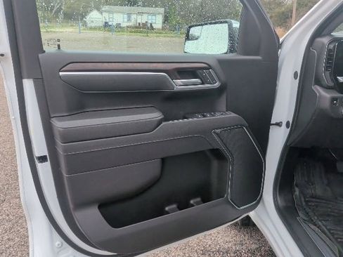 Certified 2025 GMC Sierra 1500 SLT image 12