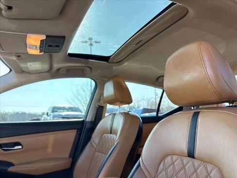 Used 2021 Nissan Sentra SV w/ SV Premium Package image 18