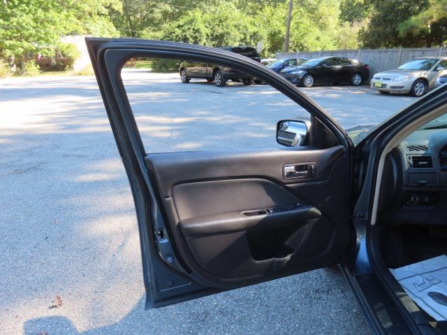 Used 2011 Ford Fusion SE FWD image 14