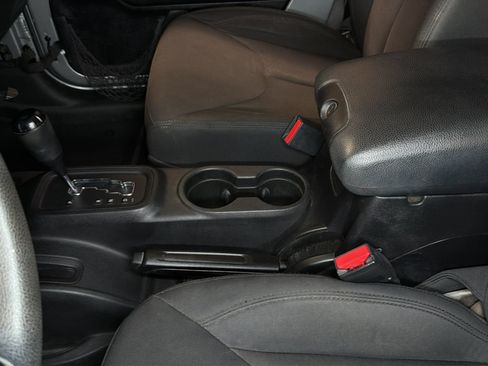 Used 2015 Jeep Wrangler Unlimited Sport AWD/4WD image 30