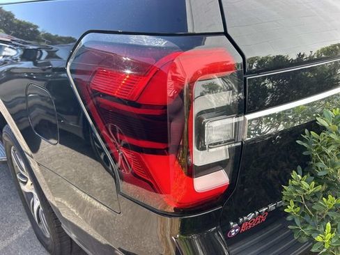 Used 2022 Ford Expedition Max Limited RWD image 7