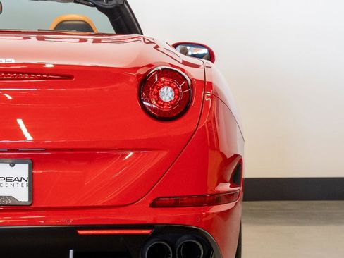 Used 2017 Ferrari California T image 34