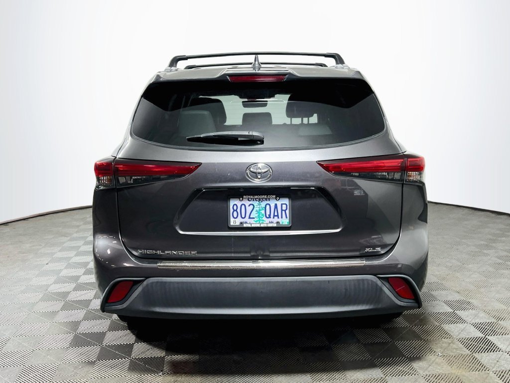 Certified 2020 Toyota Highlander XLE FWD image 6