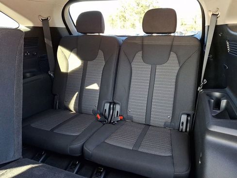 Used 2023 Kia Sorento LX image 12