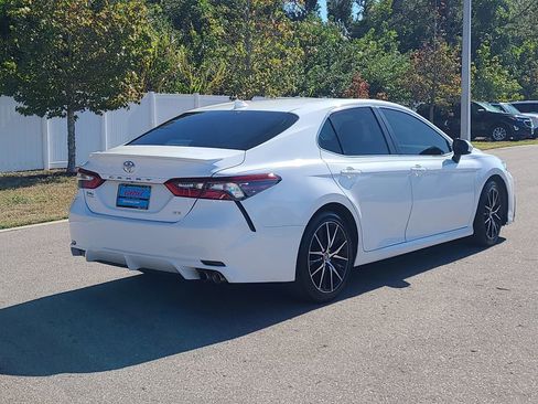 Used 2021 Toyota Camry SE image 5