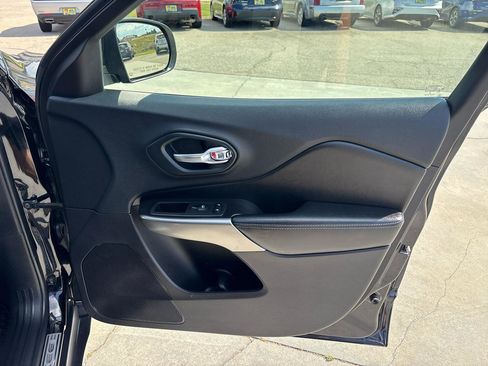 Used 2020 Jeep Cherokee Latitude w/ Cold Weather Group image 25