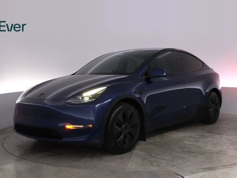 Used 2024 Tesla Model Y Long Range AWD/4WD image 2