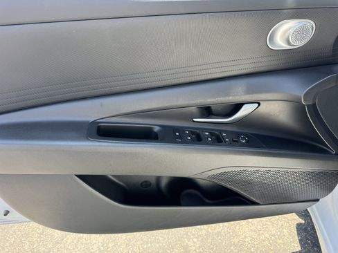 Used 2024 Hyundai Elantra SEL FWD image 15