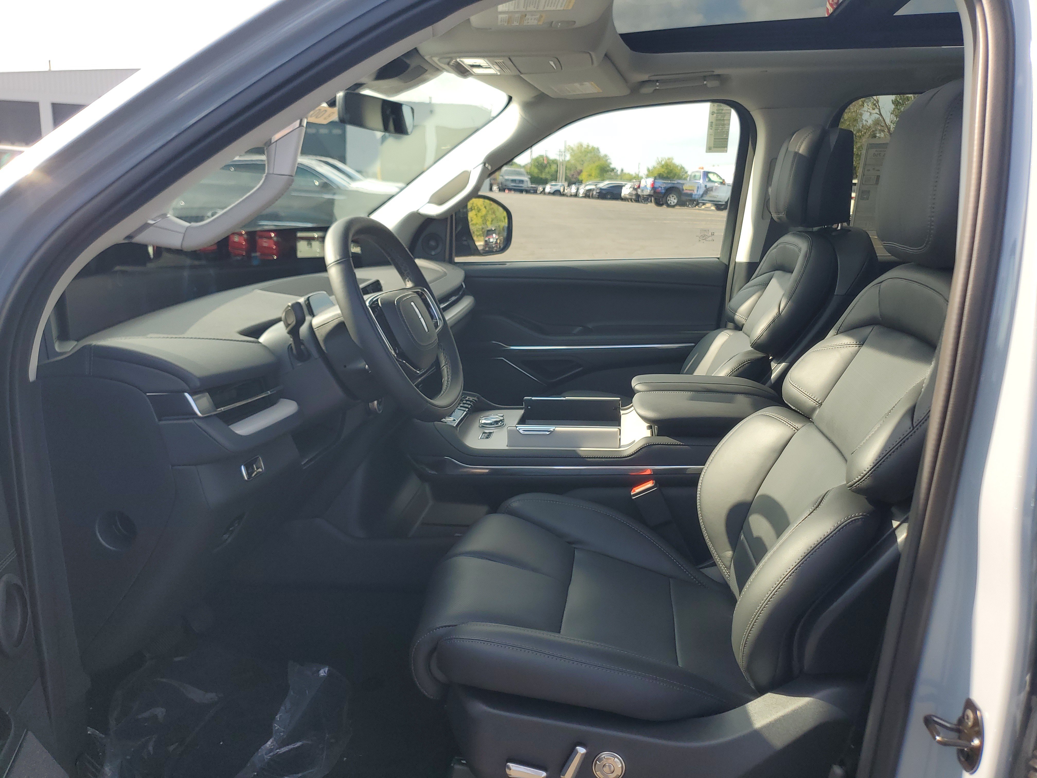 New 2027 Lincoln Navigator Reserve AWD/4WD image 12