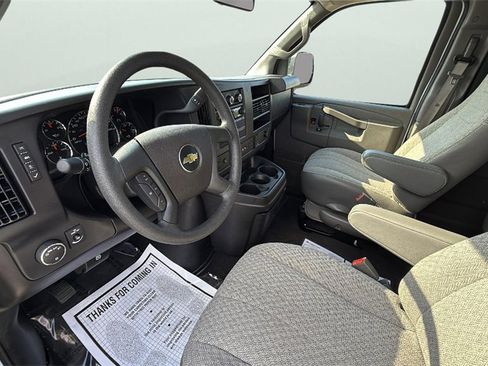 Used 2025 Chevrolet Express 3500 LT w/ LT Preferred Equipment Group image 18