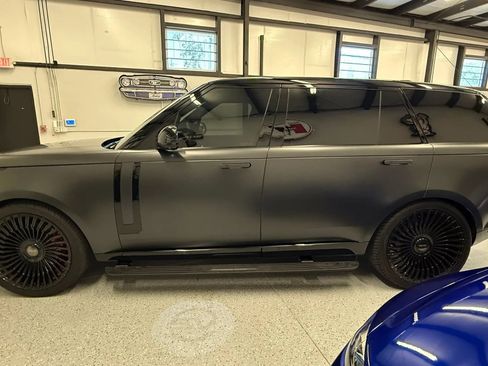 Used 2025 Land Rover Range Rover SV AWD/4WD image 5