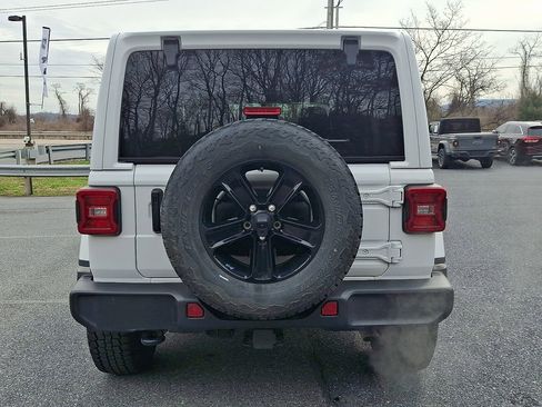 Used 2022 Jeep Wrangler Unlimited Sahara image 9