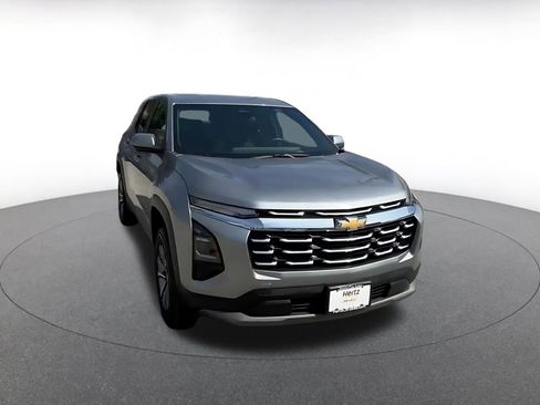 Used 2025 Chevrolet Equinox LT image 3