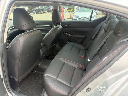 Used 2023 Nissan Altima 2.5 SR w/ SR Premium Package image 9